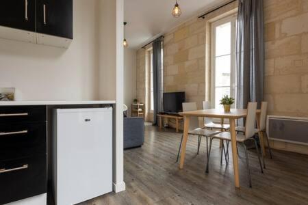 Apartment T2 Place De Lerme Bordeaux