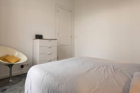 T2 Place De Lerme Apartment