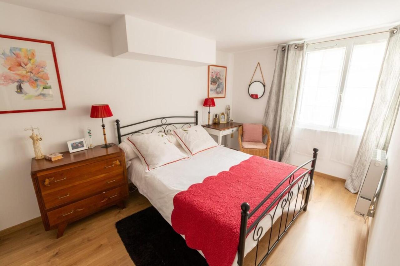 Appartement Furnished Near Palais De La Justice With 2 Bedrooms&a Garden