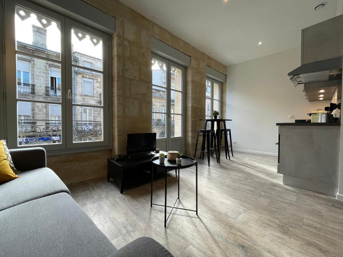 Superbes De Charme, Lumineux Et Climatises En Plein Centre *