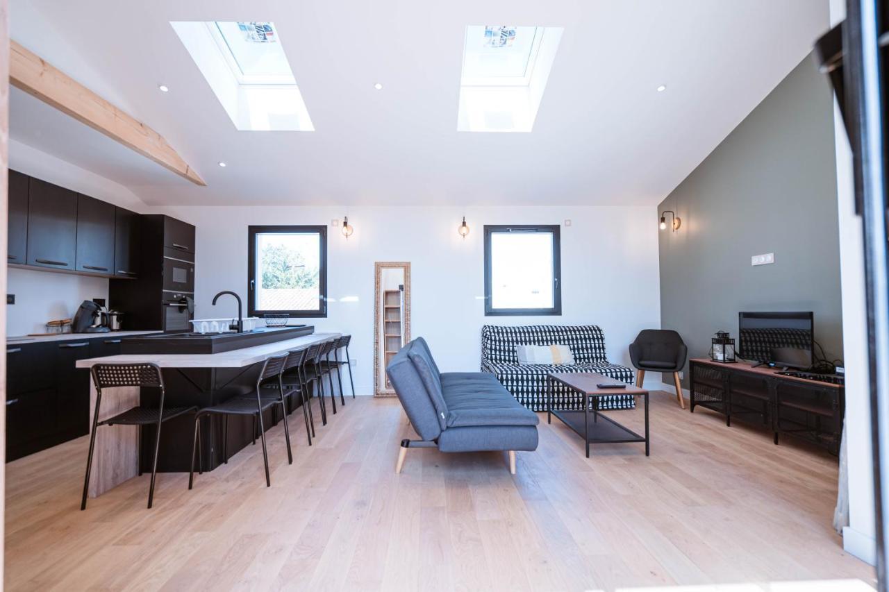 Magnifique Avec Balcon A *