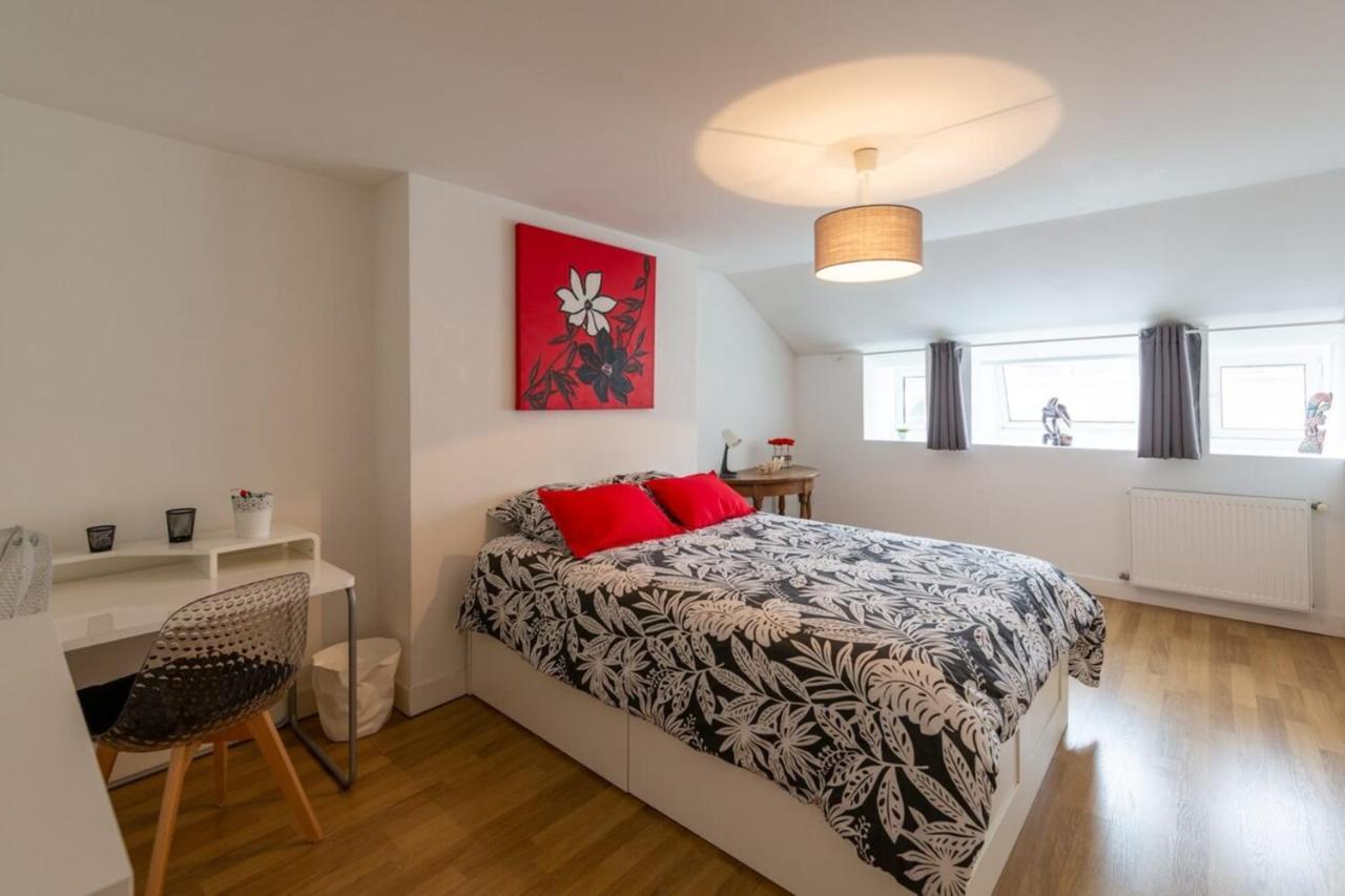 Contemporary Furnished Duplex With 3 Bedrooms Near All Amenities Bordeaux