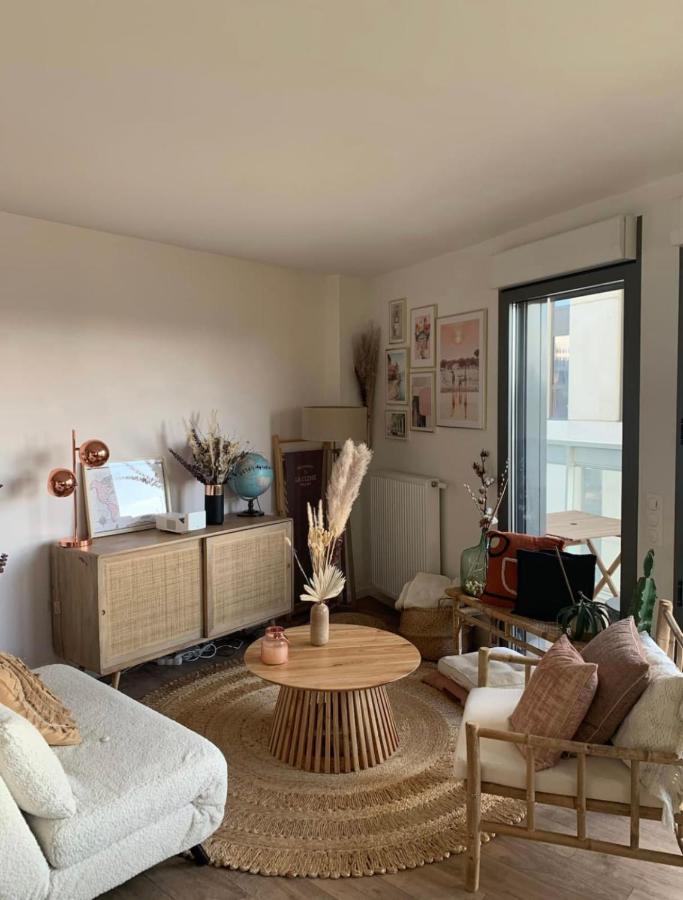 Nice 64 M With Balcony Near The Train Station *