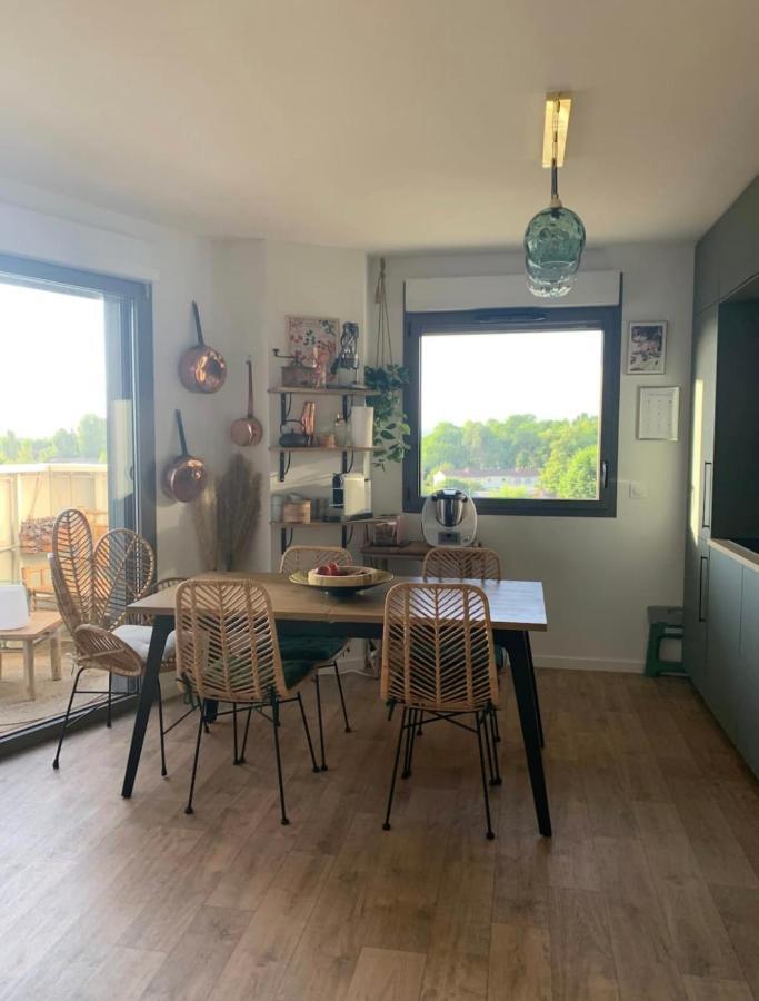 Nice 64 M With Balcony Near The Train Station Apartamento Burdeos