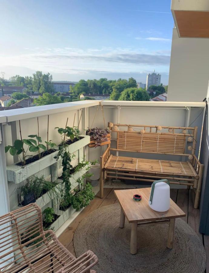 Nice 64 M With Balcony Near The Train Station