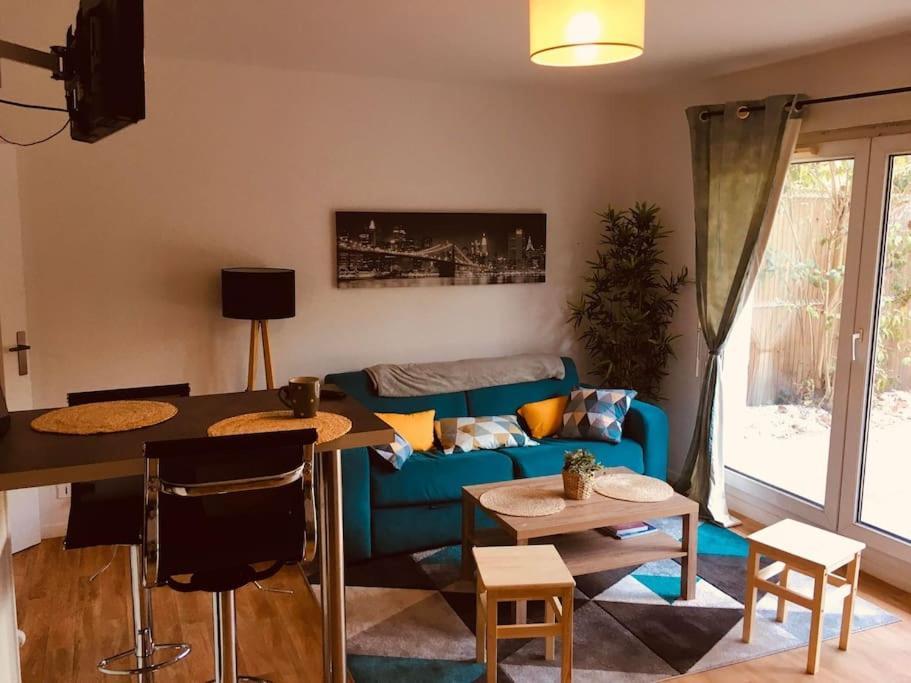 Studio Cosy Avec Terrasse, Quartier Des Chatrons Apartment