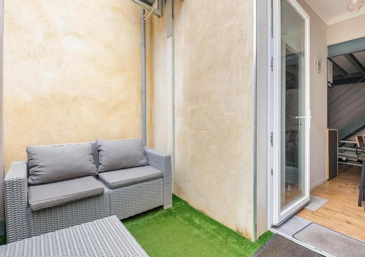 Duplex-terrasse-parking-climatisation Apartment
