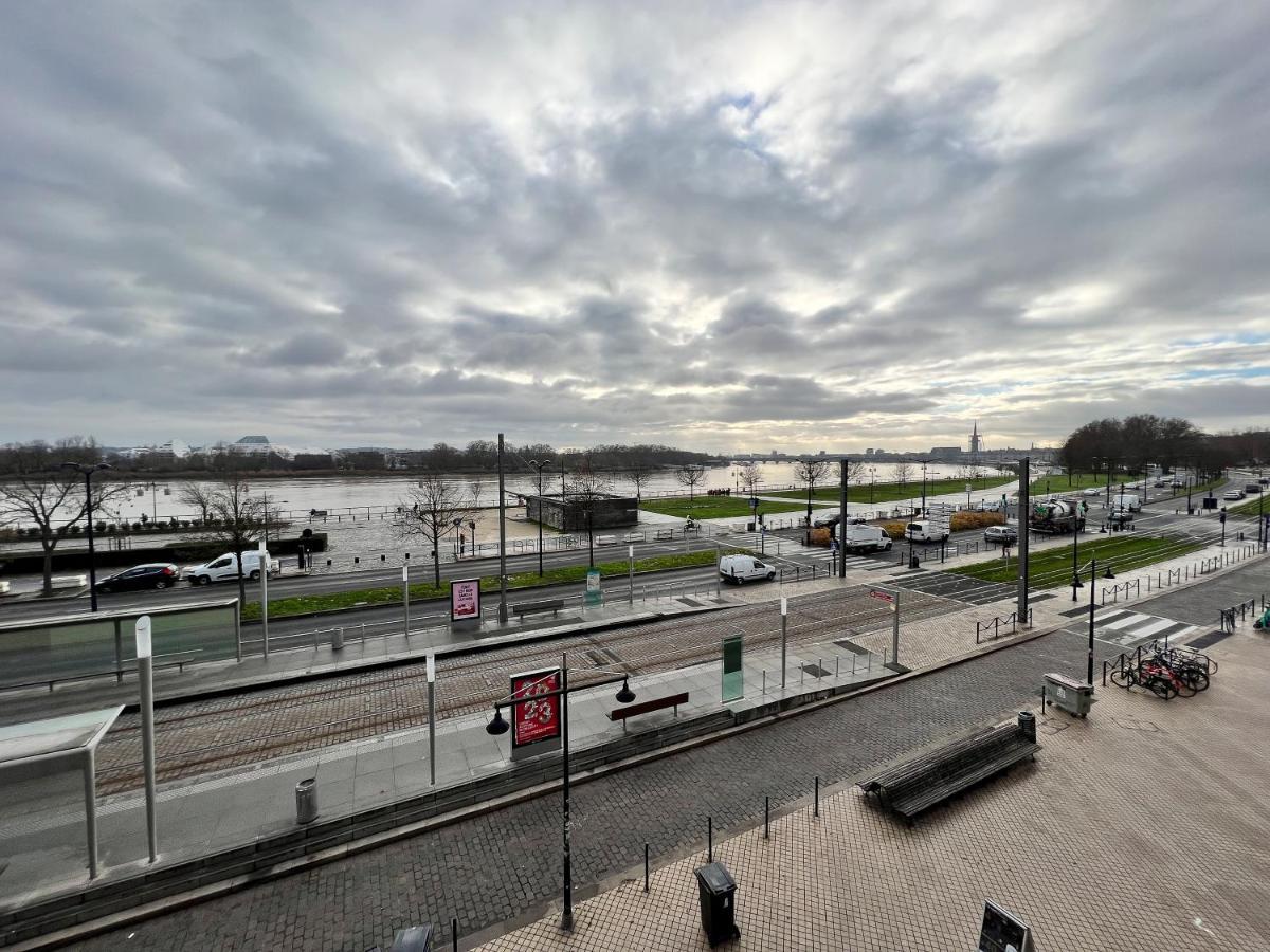 Magnifiques Sur Les Quais De * Bordeaux