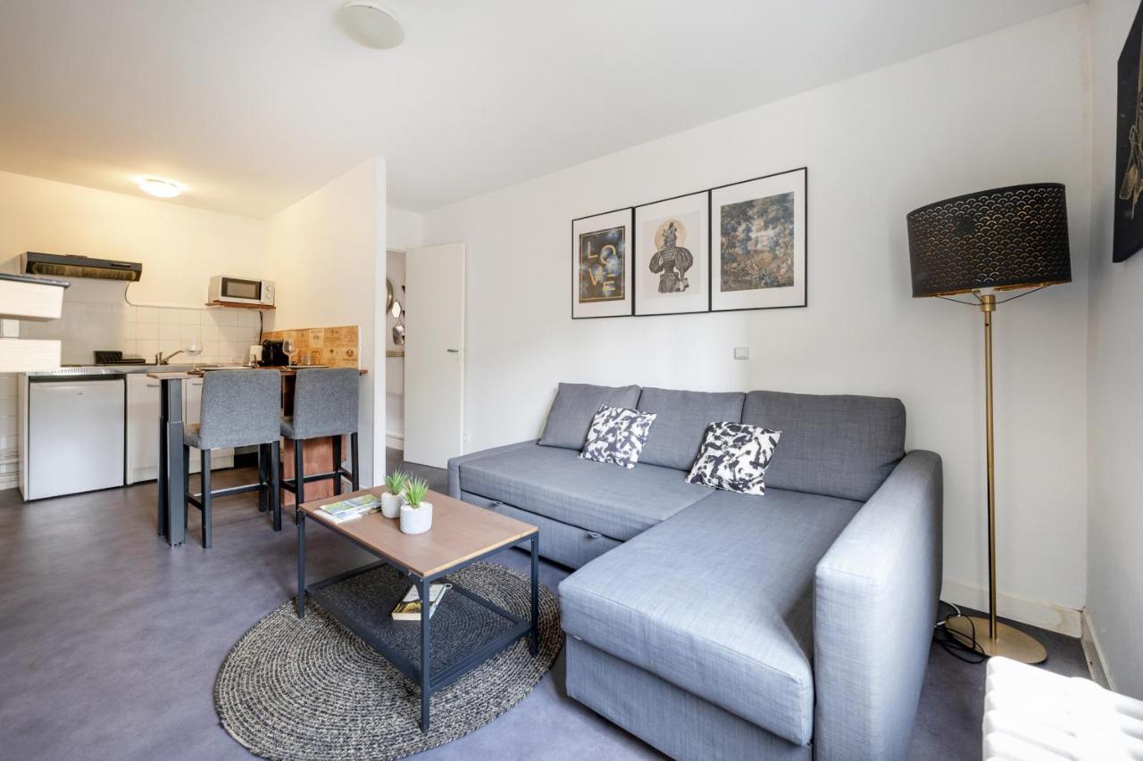 Les De Louis - Apartment