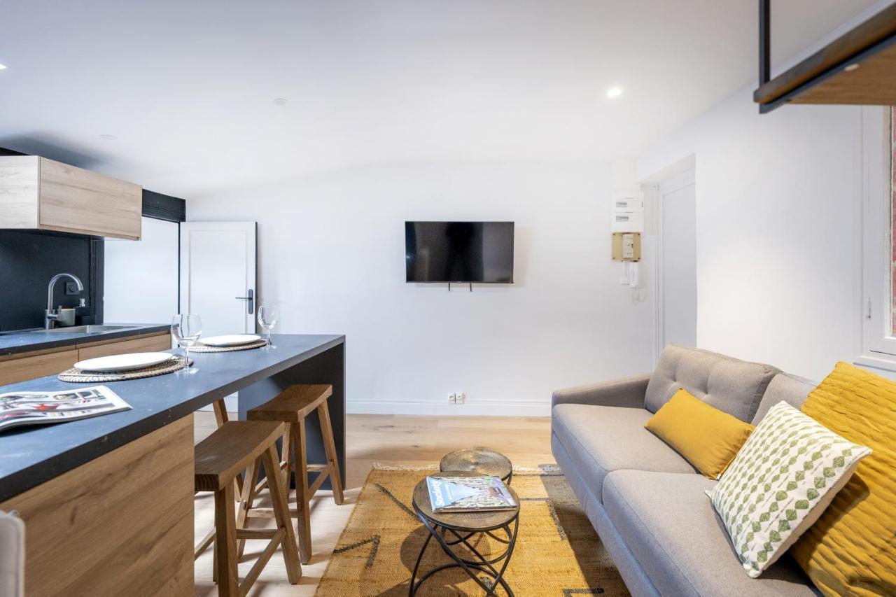 Les De Louis - Apartment