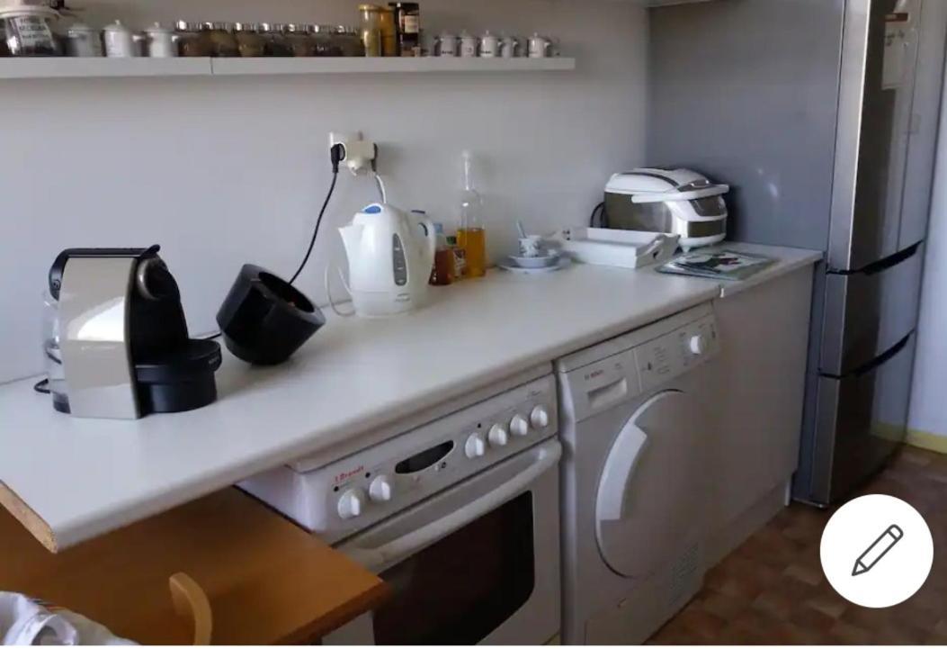 Séjour chez l'habitant Chez L'habitante Avec Salle De Bain Et Cuisine Communes - Presence D'un