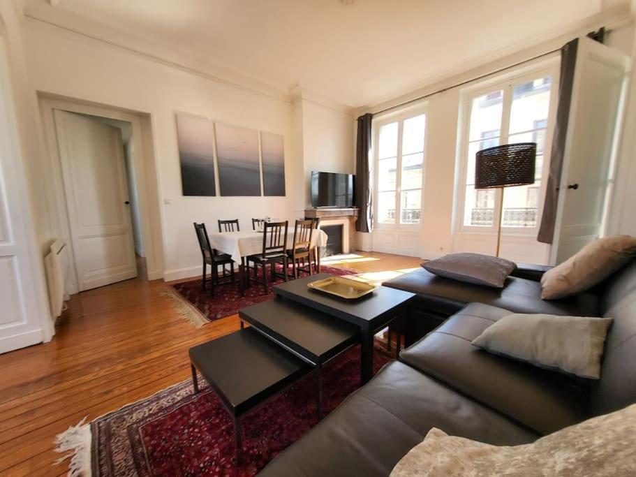 Lumineux Art-deco Centre-ville Parking Apartment