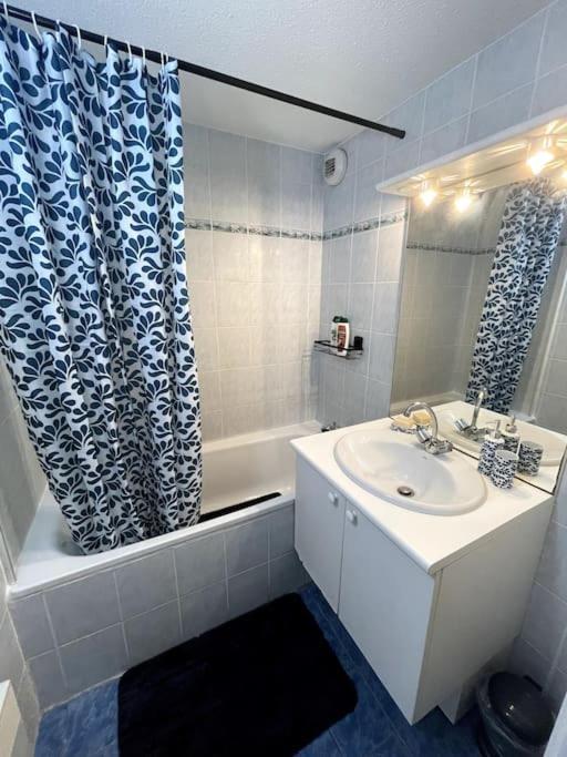 Duplex Moderne Proche De Toutes Commodites