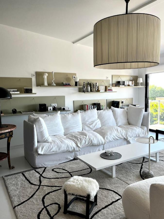 Appartement Tres Bel Type Loft Avec Terrasse, Quartier Saint-augustin A *