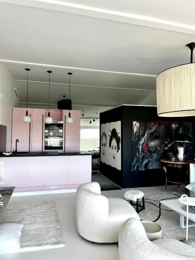 Tres Bel Type Loft Avec Terrasse, Quartier Saint-augustin A Appartement