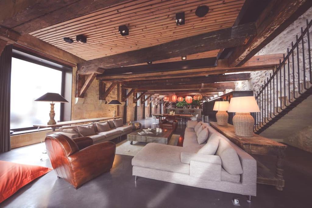 Splendide Chai 700 M2 Bordeaux