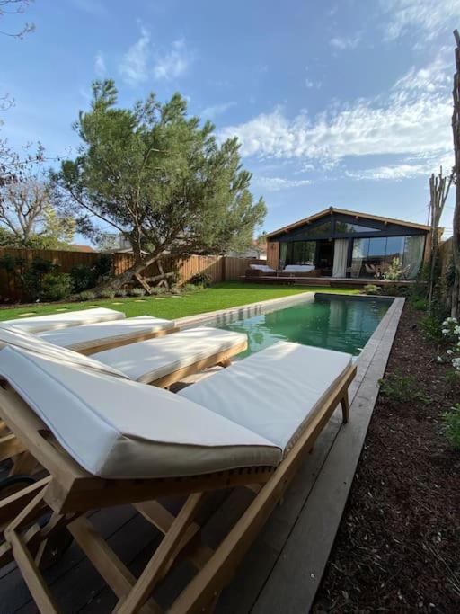 Et Dependance Avec Piscine * Burdeos