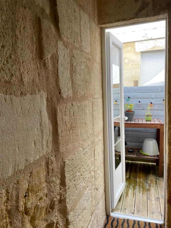 De Charme Et De Pierres Avec Terrasse Apartment