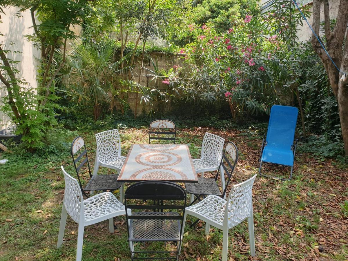 Maison 150m2 Jardin A Louer En Entier, Centre Chartrons, 3 3 Salles De Bains 1 Canape-lit Llllnumero De Telephone Dans L'annonce Si Questionlll *