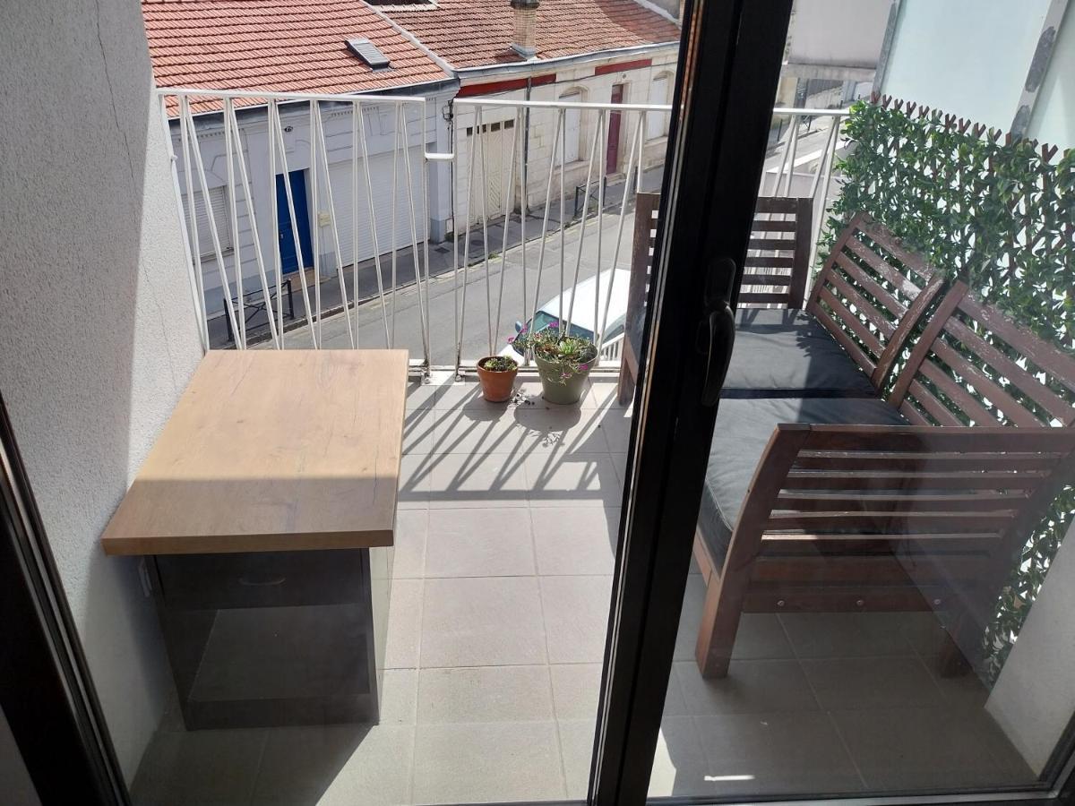 Confort Au Pied Du Tram Apartment *
