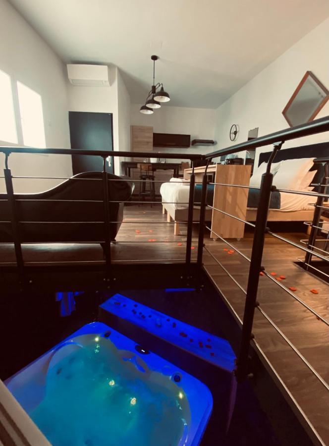 Mieuxqualhotel Jacuzzi Privatif La Retro *