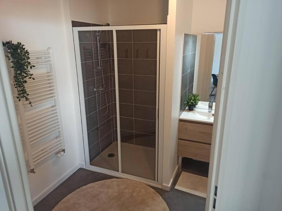 Centre Ville, Parking, Transport En Commun Au Pied De L'immeuble Apartment *