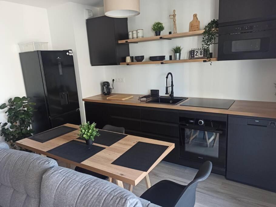 Centre Ville, Parking, Transport En Commun Au Pied De L'immeuble Apartment