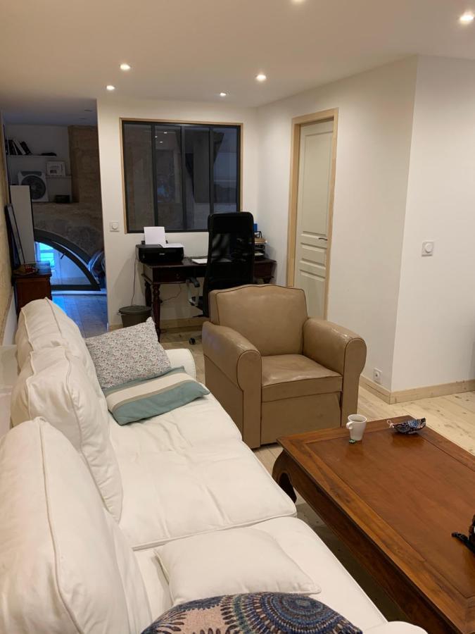 Avec Salle De Bain Et Cuisine Privee Centre Historique Avec Climatisation Et Patio Habitación en casa particular