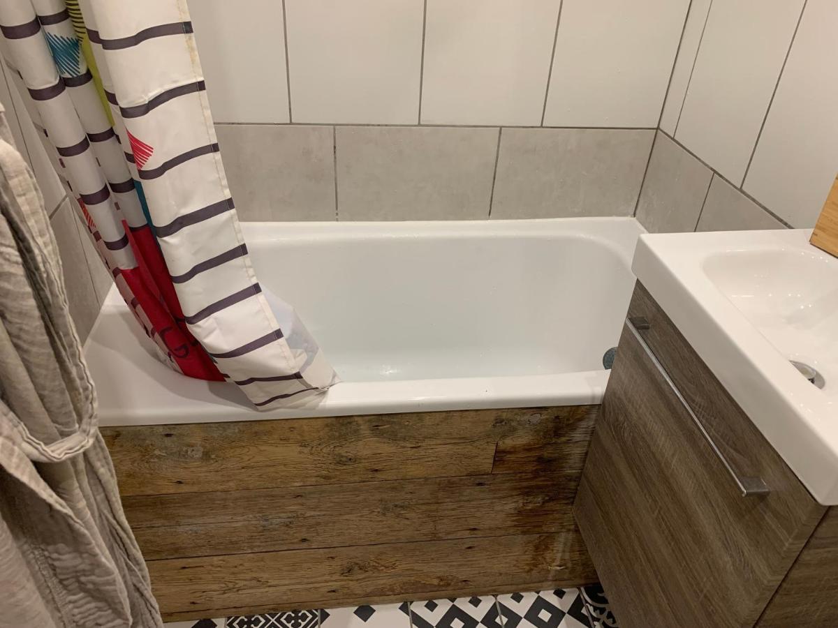 Avec Salle De Bain Et Cuisine Privee Centre Historique Avec Climatisation Et Patio