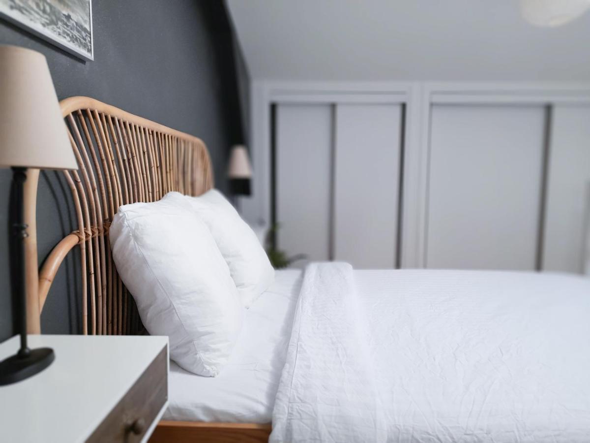 Duplex Lumineux Avec Bureau Separe Dans Le Centre