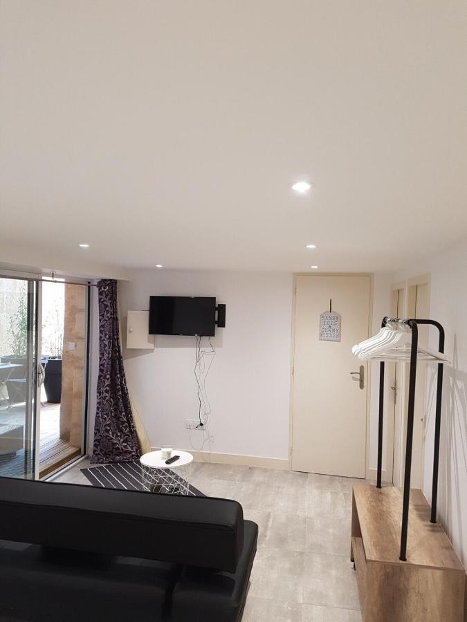 Appartement Grand Studio Avec Patio - Jardin Public *