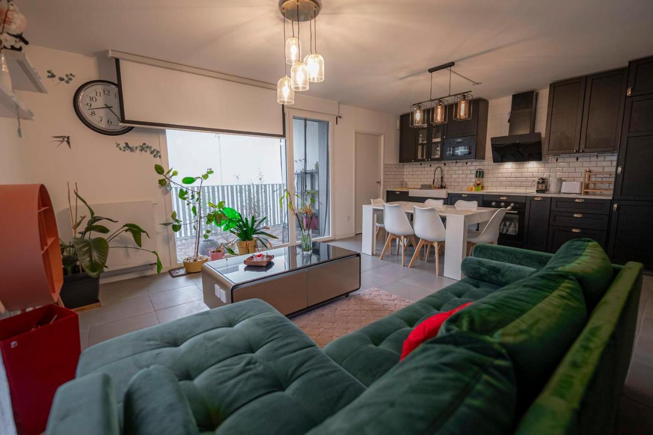 Spacious Near The Apartment Bordeaux