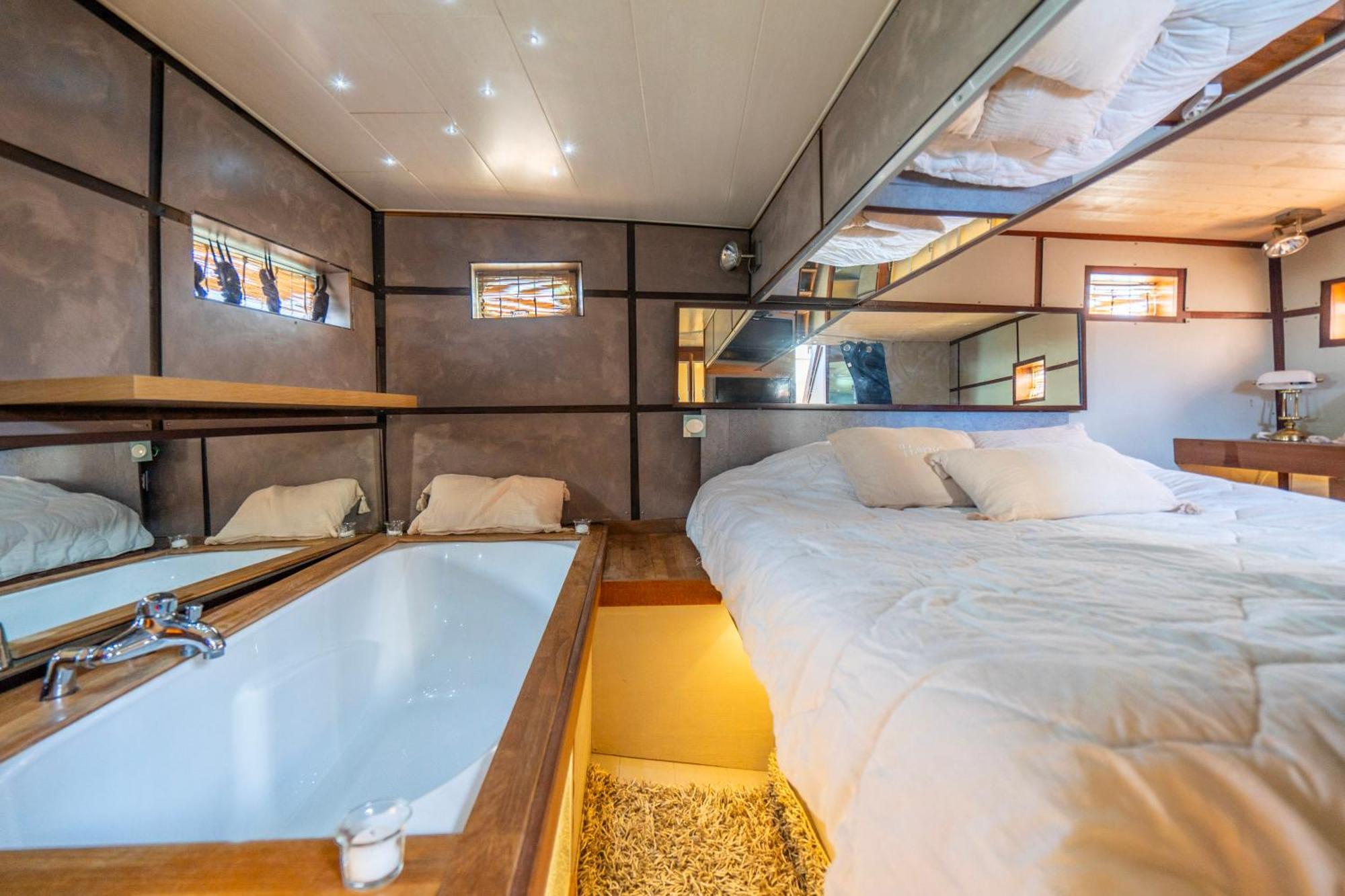 Boat, Vintage Yacht Hotel en barco