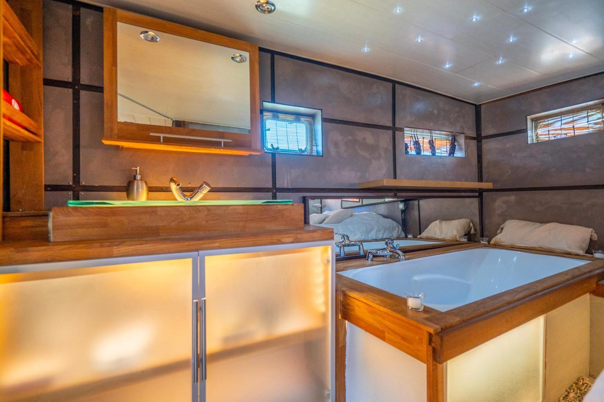 Boat, Vintage Yacht * Burdeos