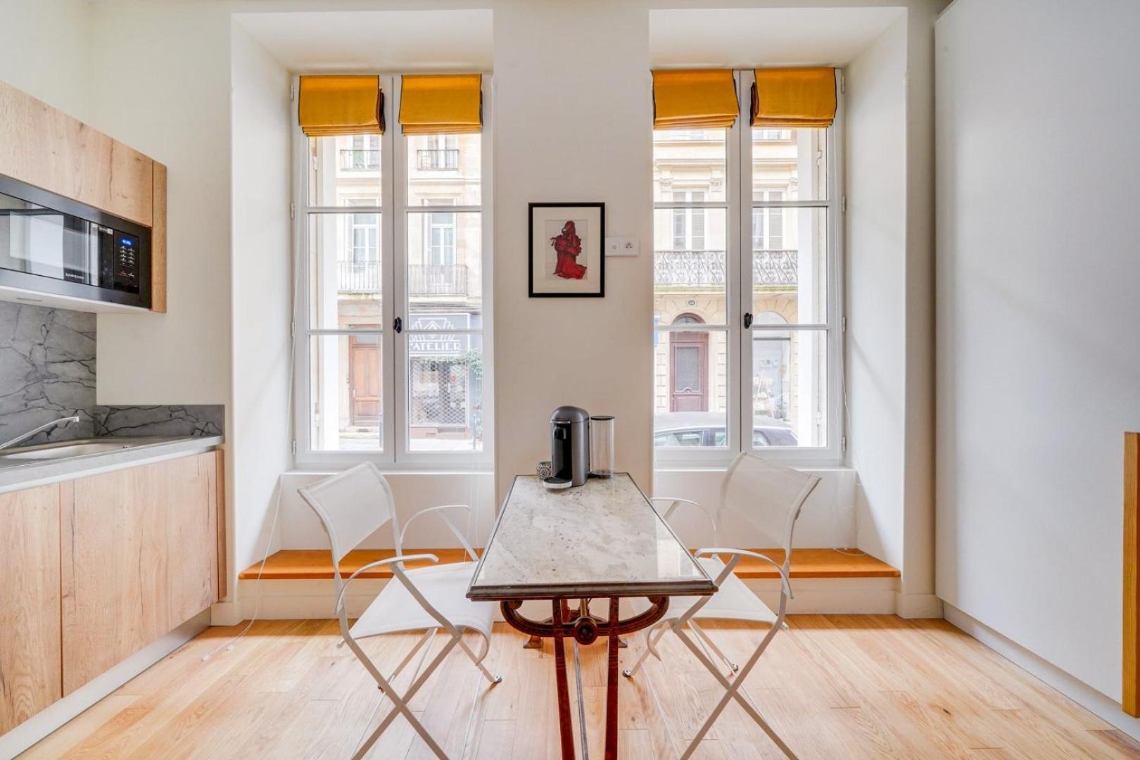Elegant Center Apartment