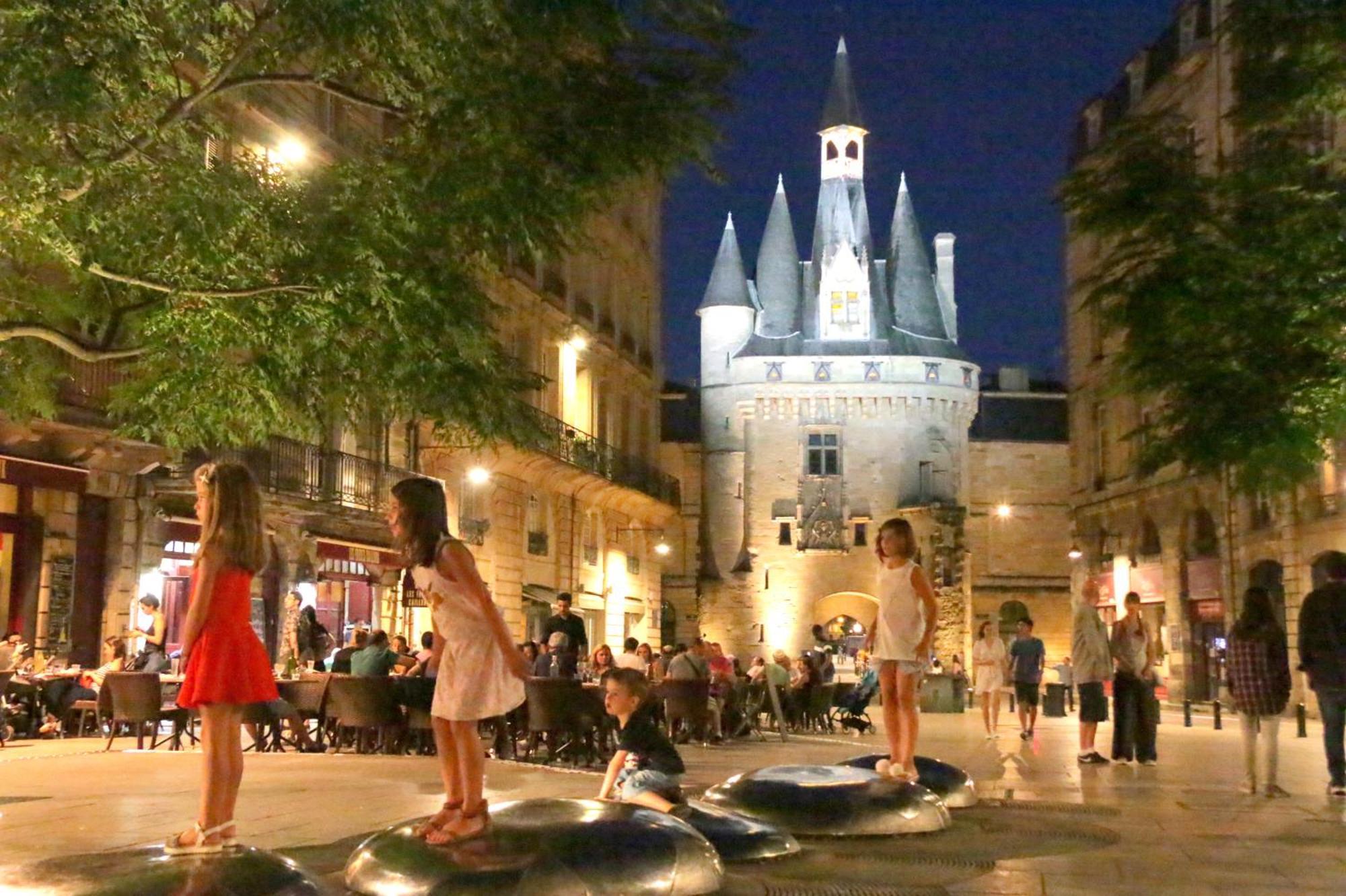 Key To - Fairytale View, 2 Bd + Elevator Bordeaux