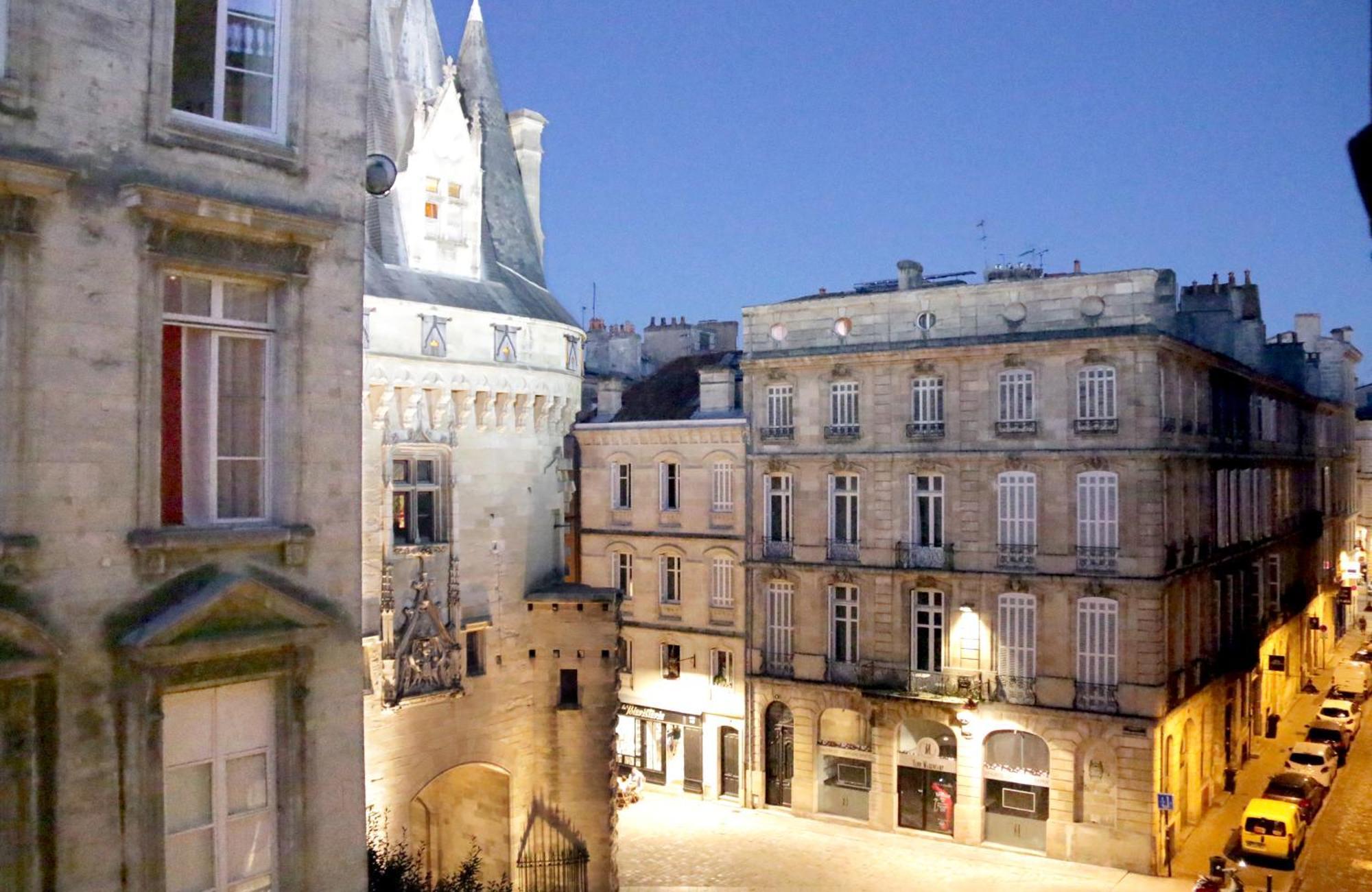 Key To - Fairytale View, 2 Bd + Elevator *