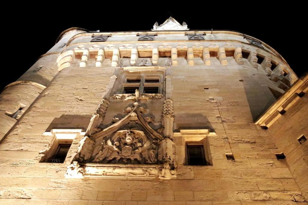 Key To - Fairytale View, 2 Bd + Elevator Bordeaux