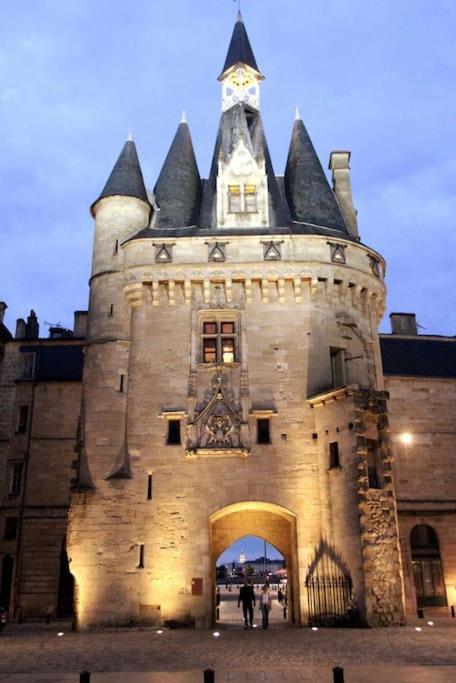 Apartment Key To - Fairytale View, 2 Bd + Elevator *