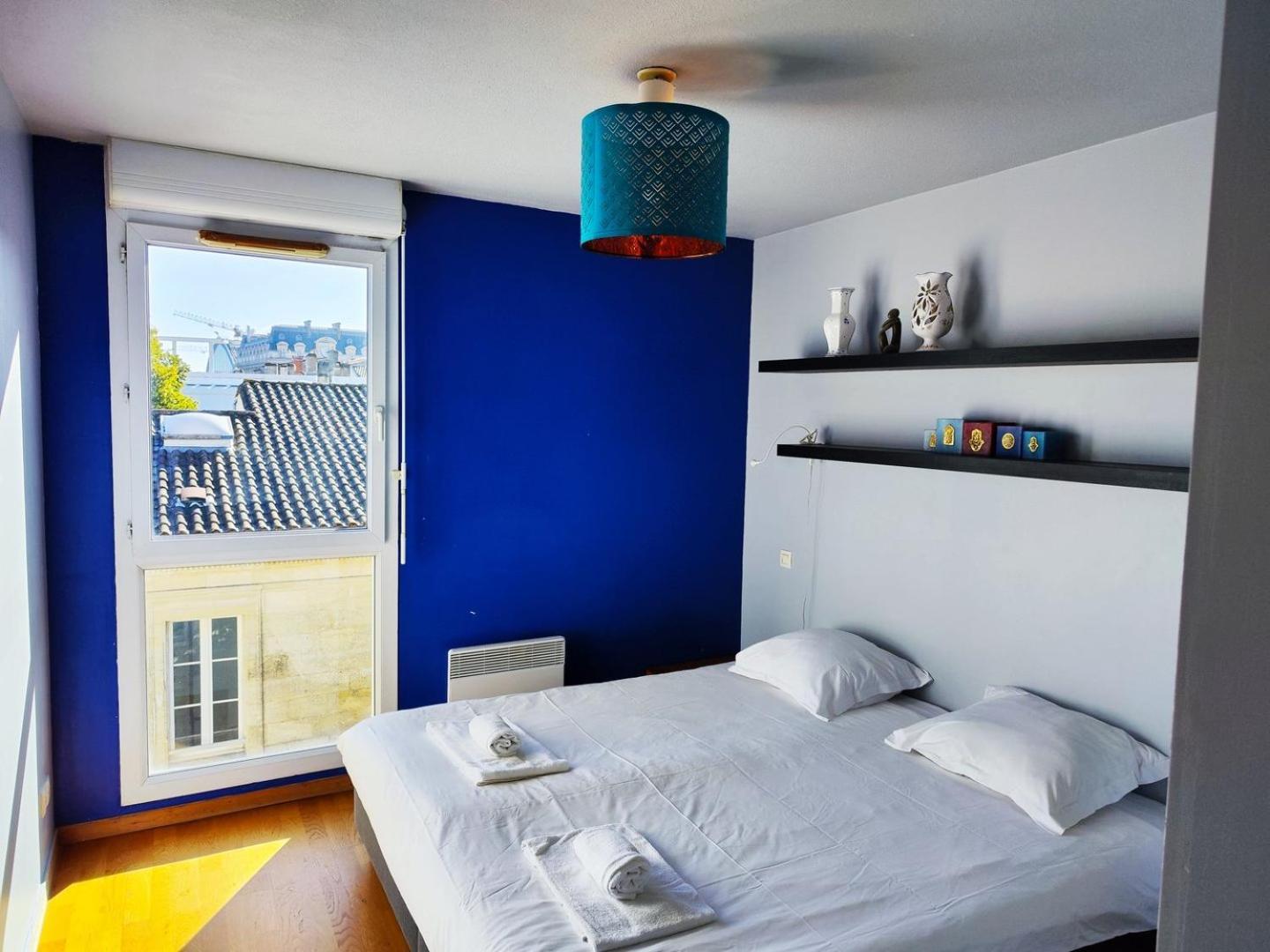 Fantastic apartment with pool central Bordeaux