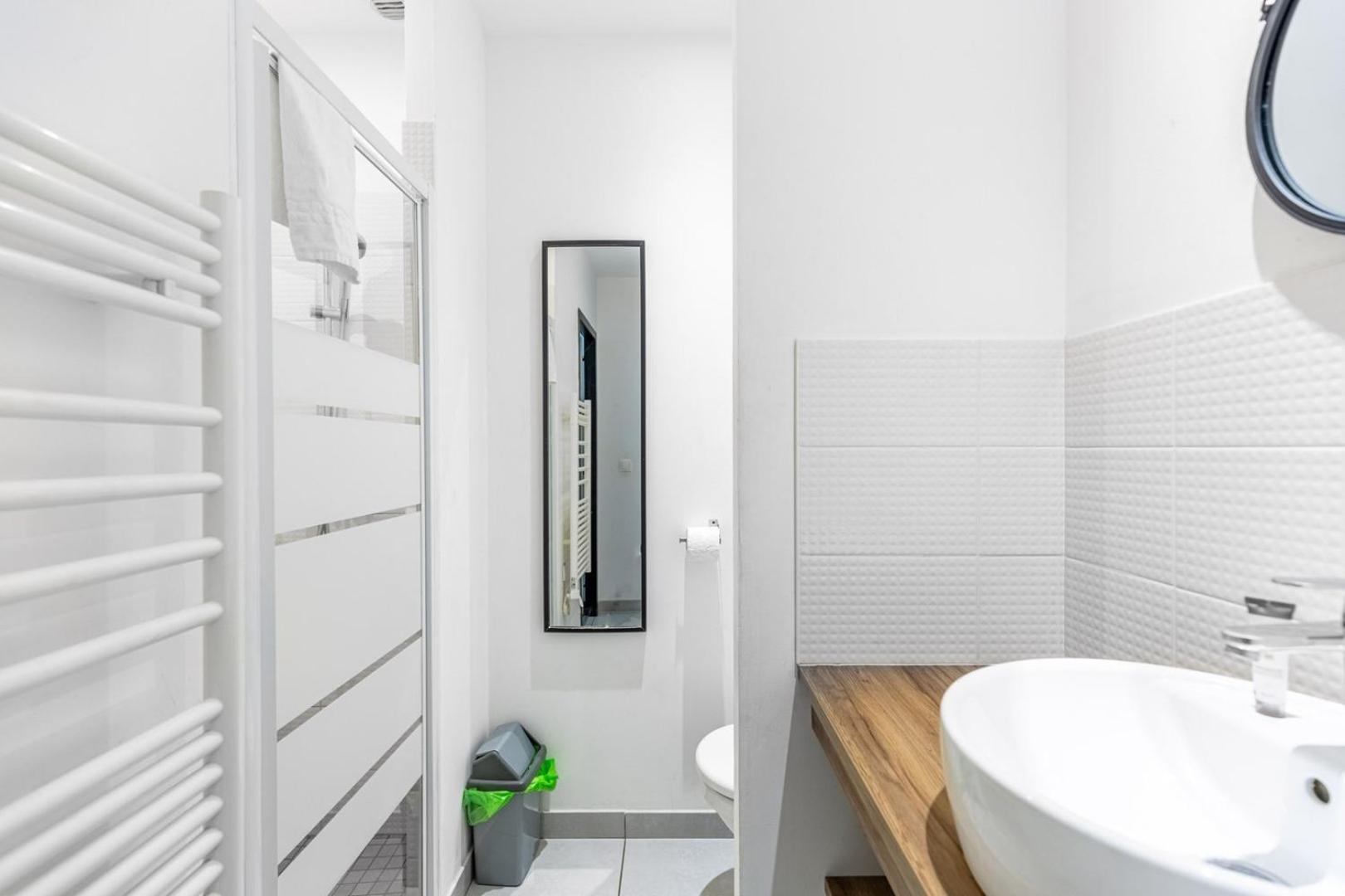 Apartment Centre *