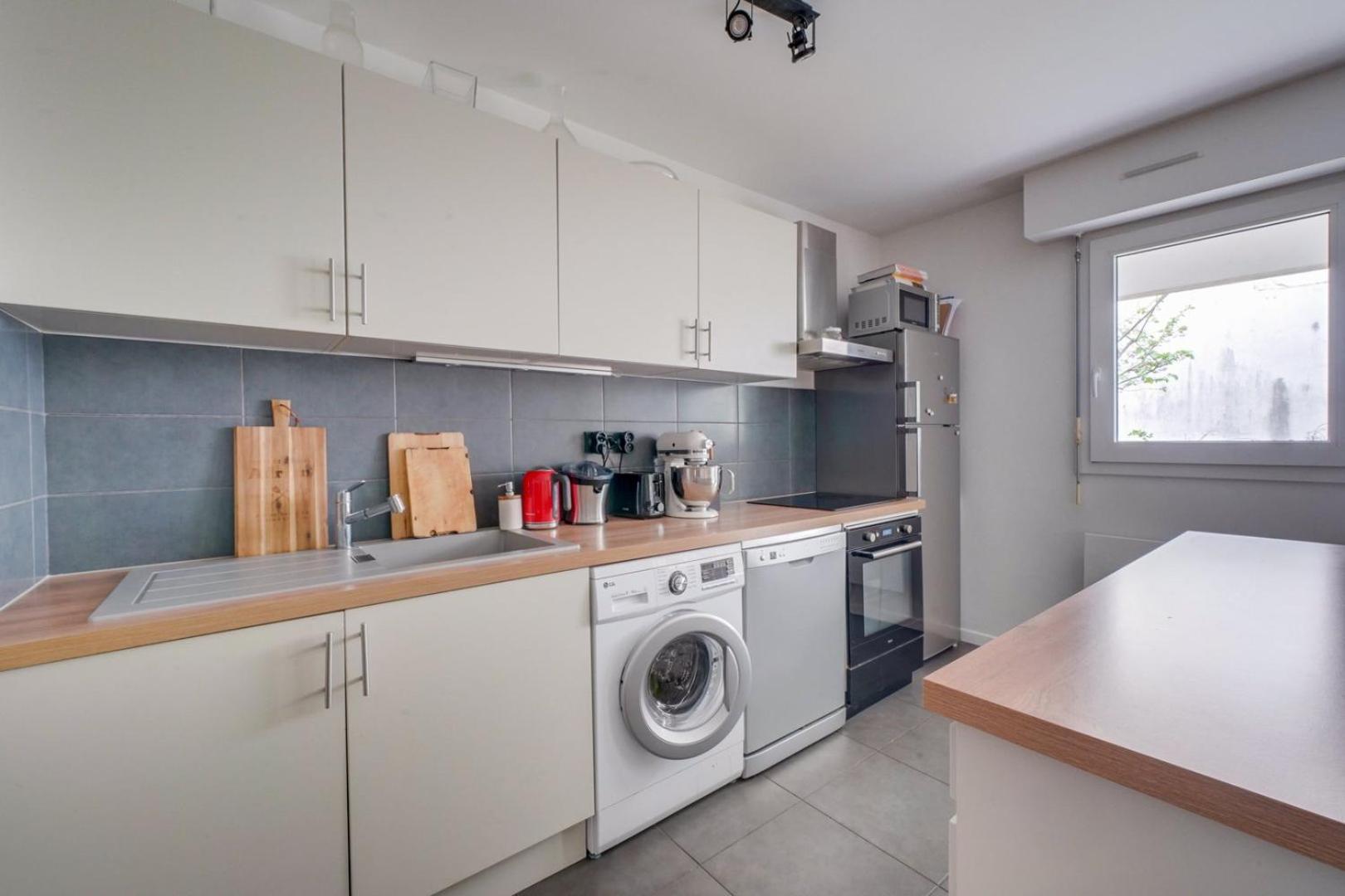 Pleasant Flat In With Terrace And Parking Bordeaux