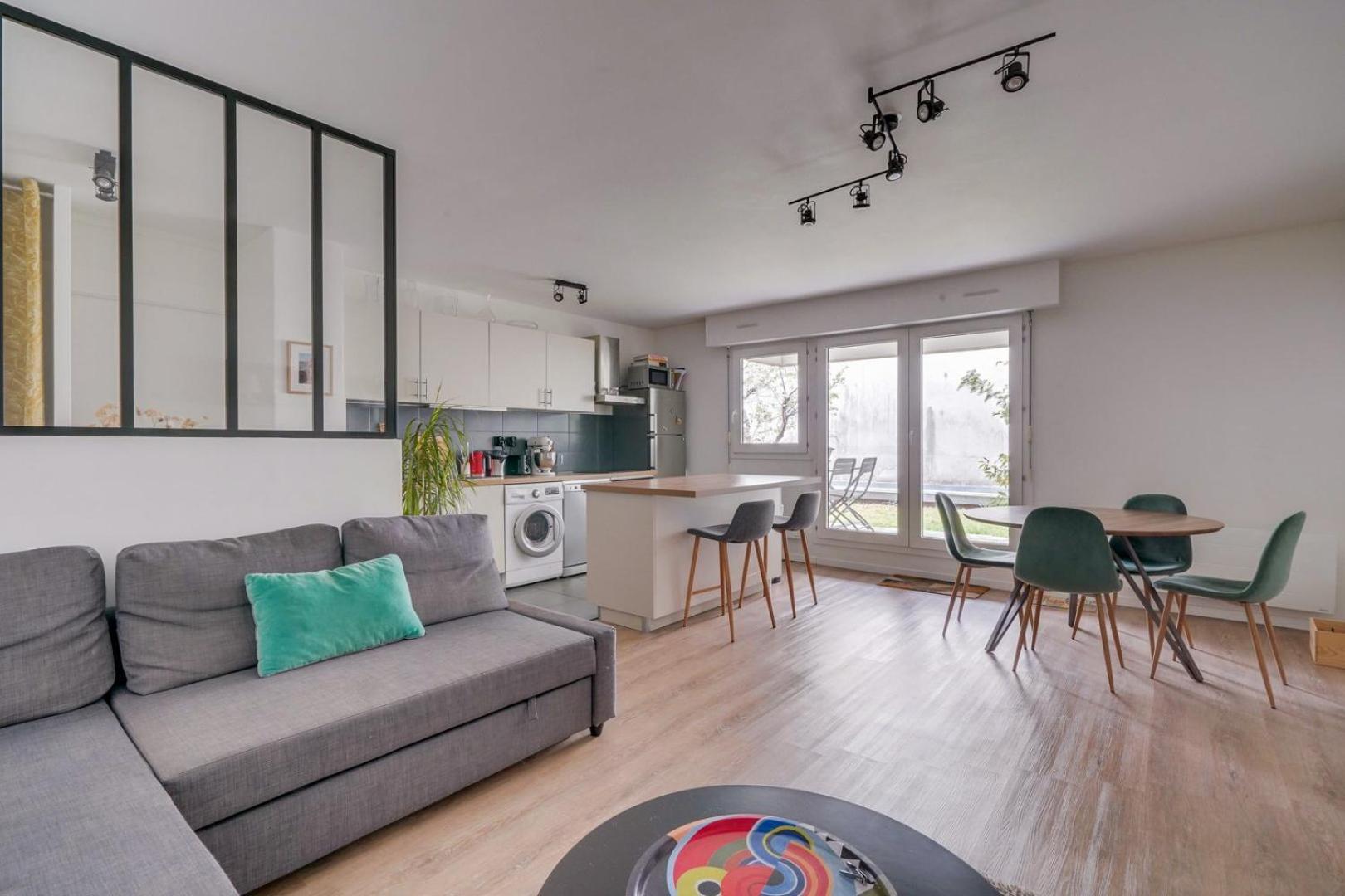 Pleasant Flat In With Terrace And Parking Apartment
