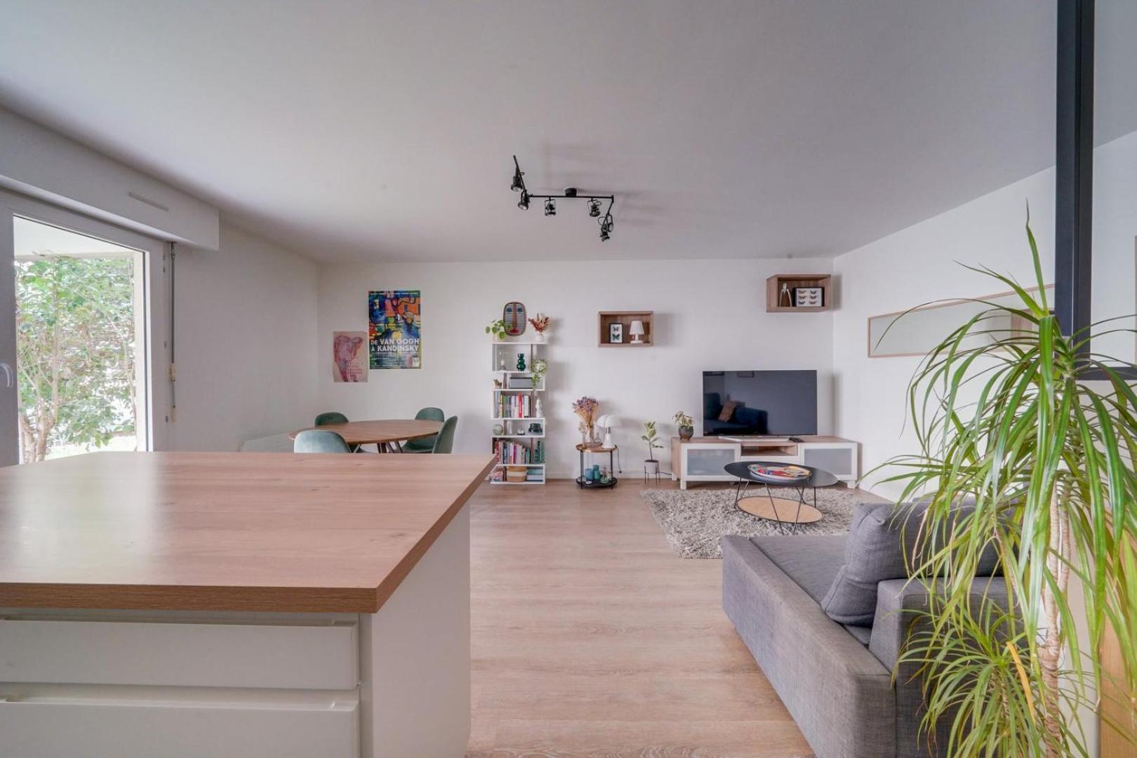 Pleasant Flat In With Terrace And Parking Appartement Bordeaux