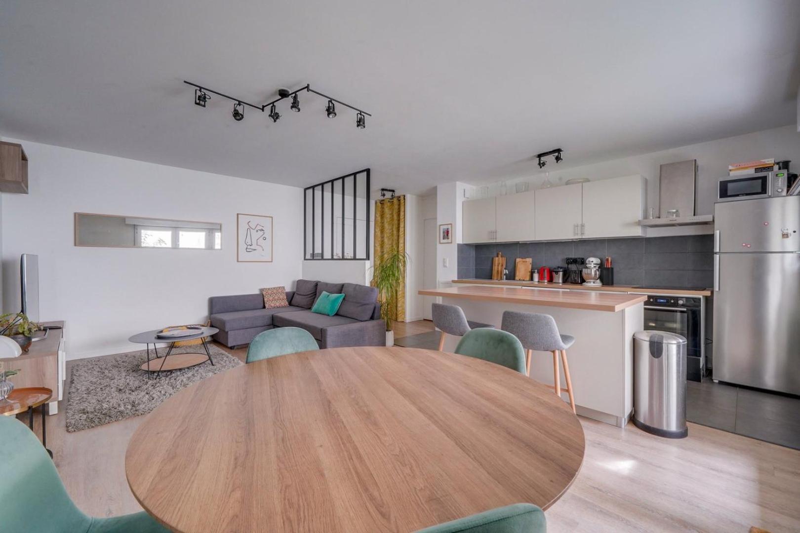 Appartement Pleasant Flat In With Terrace And Parking
