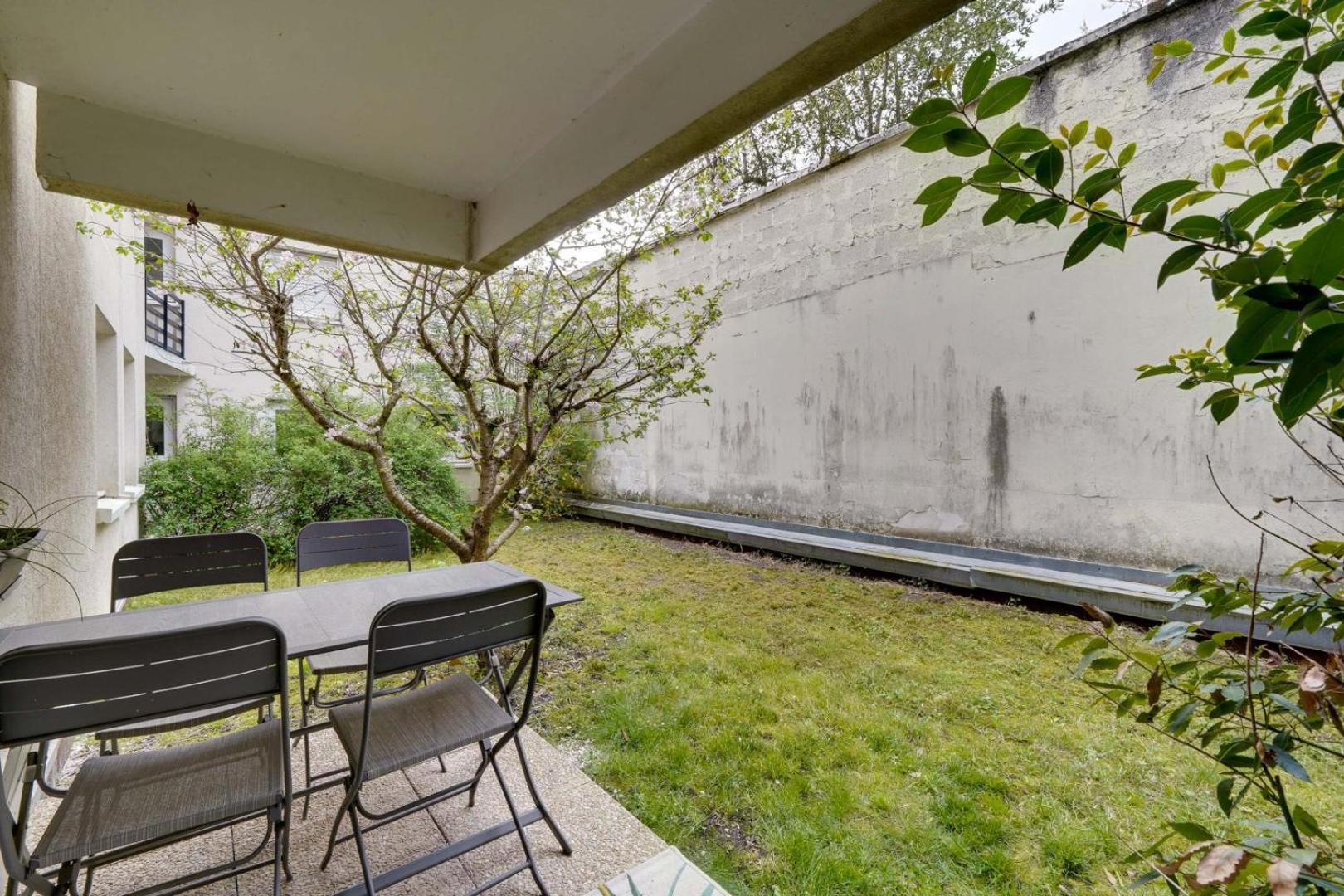 Pleasant Flat In With Terrace And Parking *