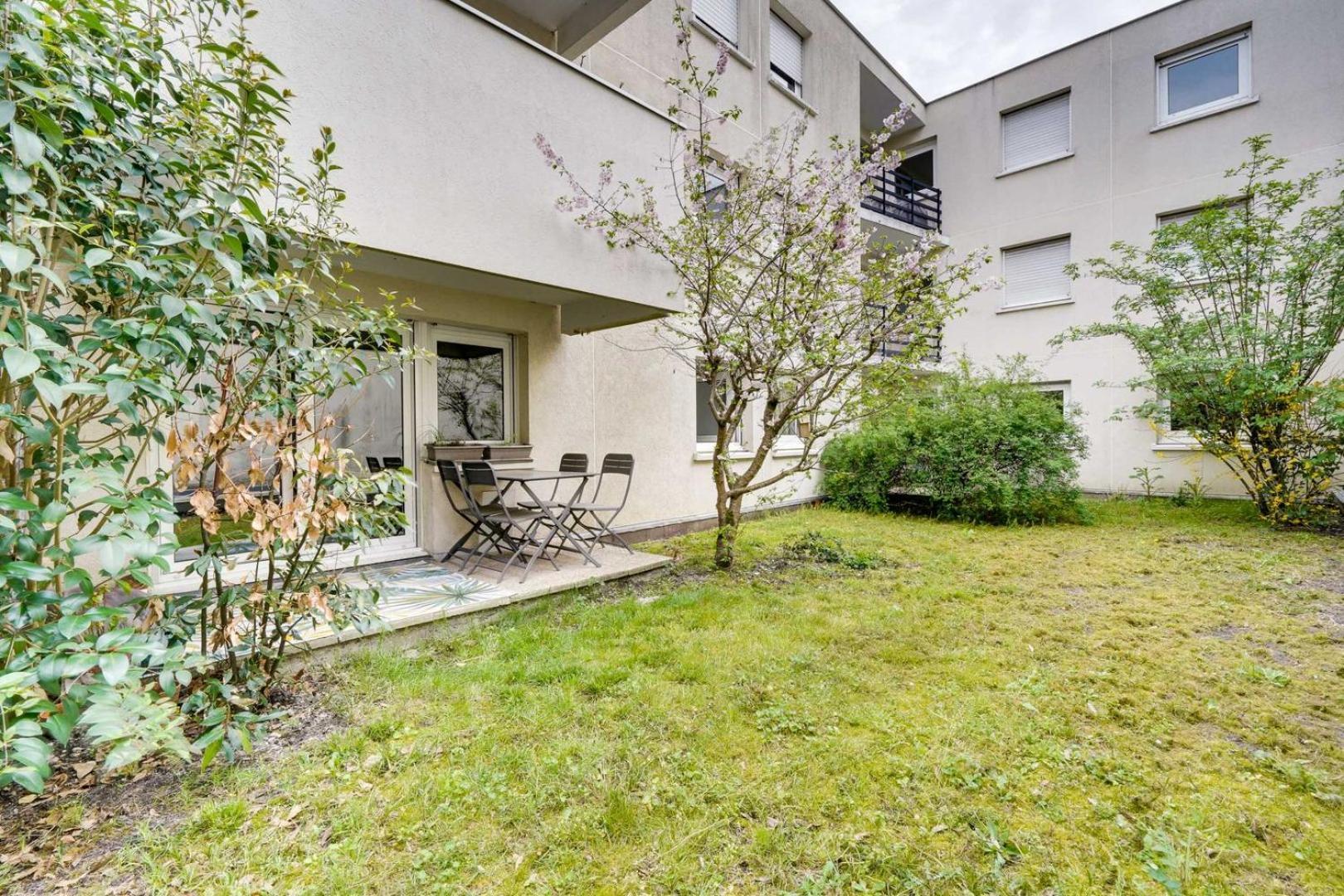 Apartment Pleasant Flat In With Terrace And Parking