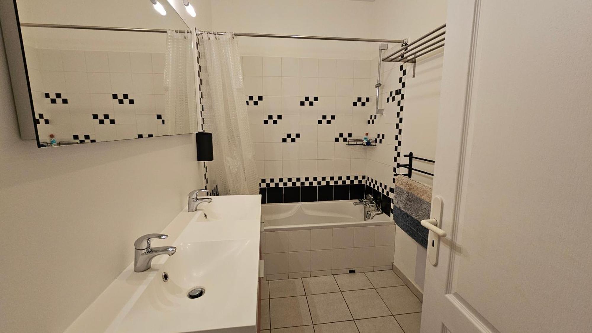 Bed To Rent - Maison Calme Avec Jacuzzi Sous Supplement Privatunterkunft *