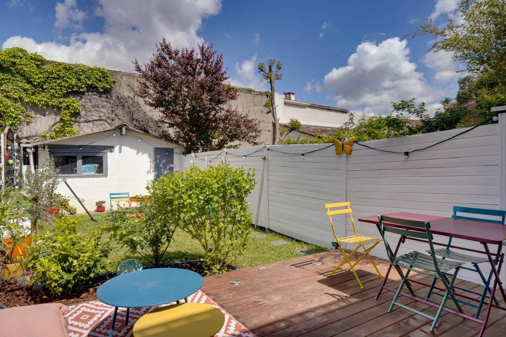 Tres Bel Avec Terrasse Et Jardin