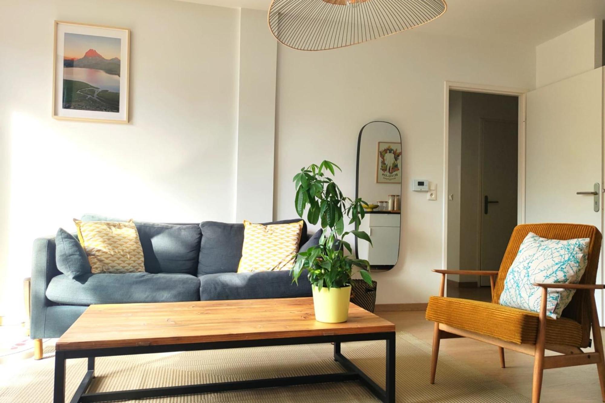 Apartment Spacious With Garden And Parking Slot *